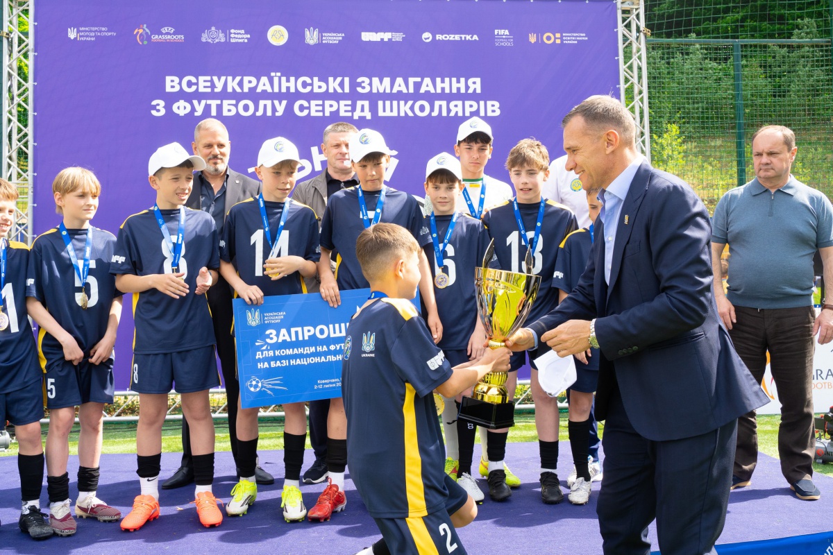 Шкільний м'яч 2025/2026 завершився у Винниках