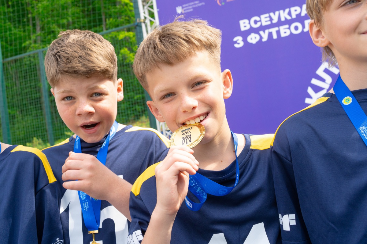 Шкільний м'яч 2025/2026 завершився у Винниках