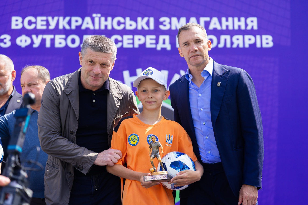Шкільний м'яч 2025/2026 завершився у Винниках