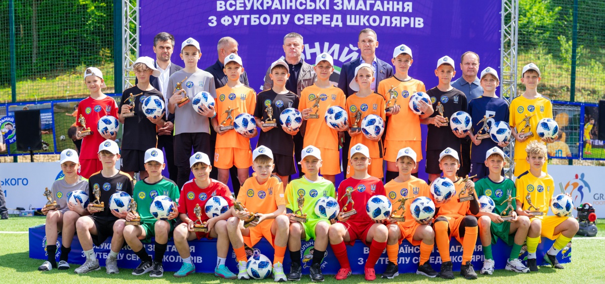 Шкільний м'яч 2025/2026 завершився у Винниках