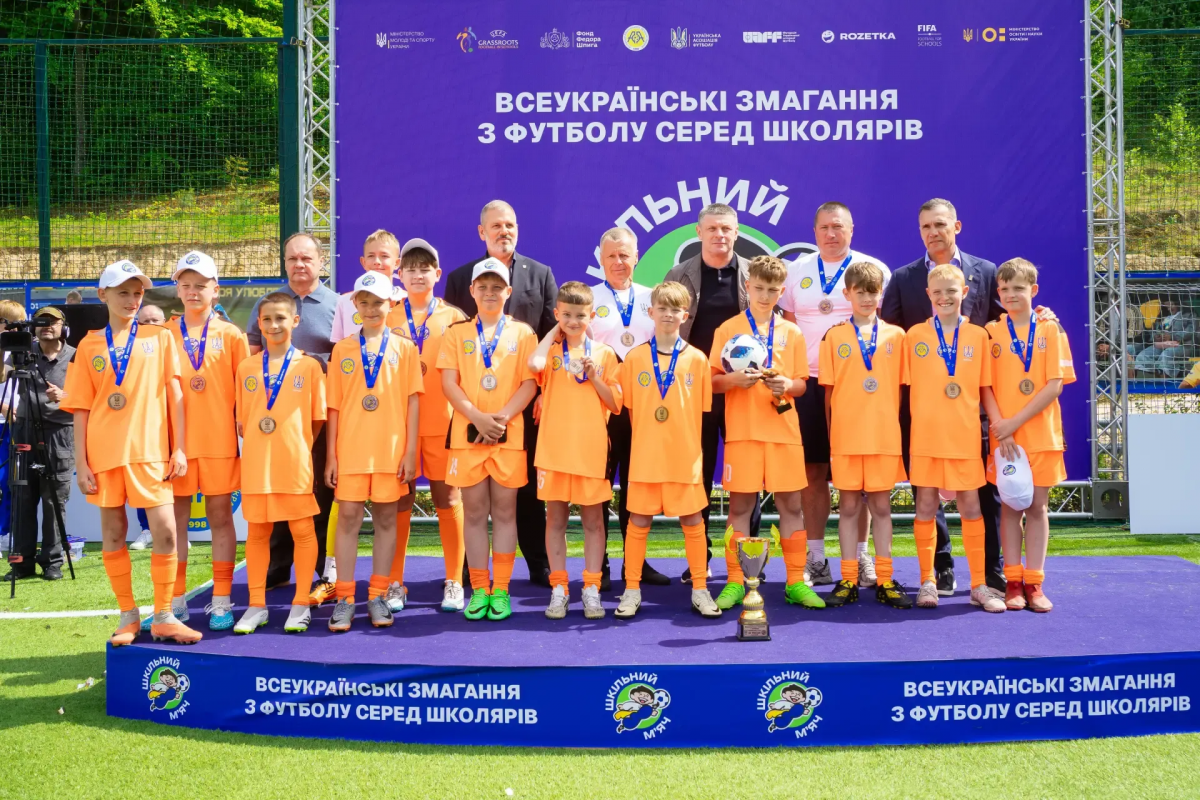 Шкільний м'яч 2025/2026 завершився у Винниках